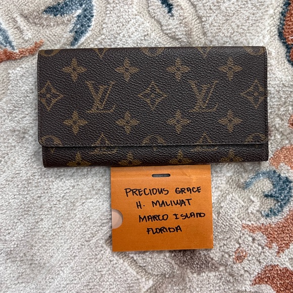 Louis Vuitton Handbags - ⭐Rare retired Louis Vuitton checkbook holder Wallet